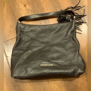 EUC MICHAEL Michael Kors Westin Shoulder Bag in pebbled black leather
